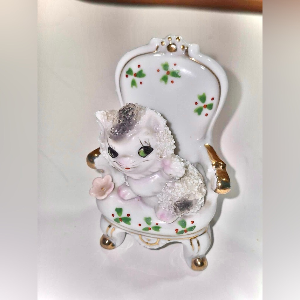 Cute MCM Sugared Cat Figurine Sugar Trim White & Grey Kitty on Holly Throne VTG